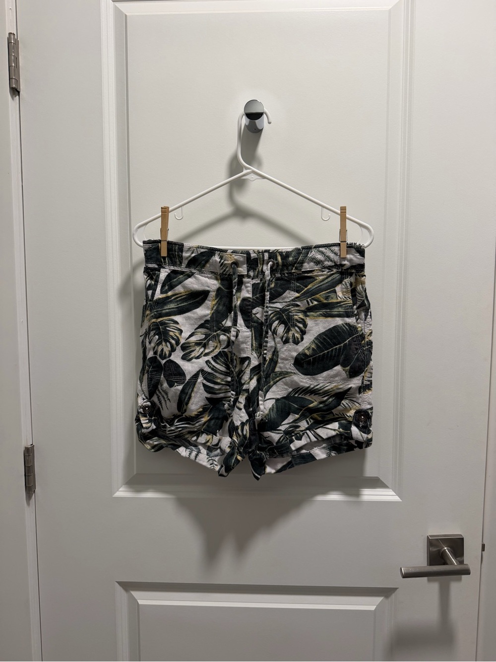 Per Se Tropical Leaf Print Shorts - Green, White